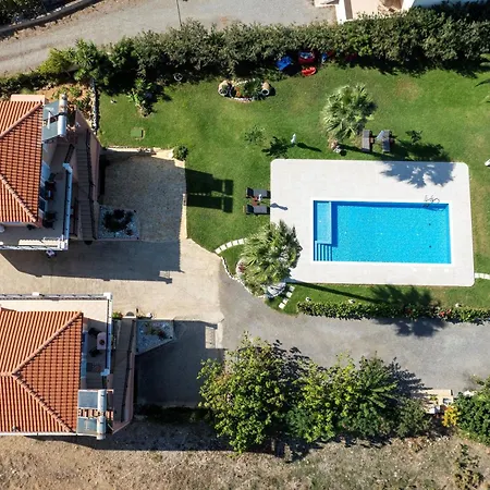 Socrate's Apartment's With Share Pool Apartment Kamisiana