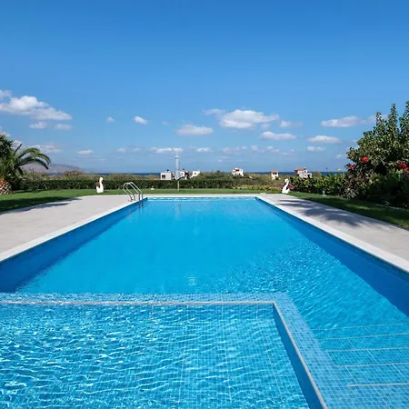 Socrate's Apartment's With Share Pool Kamisiana